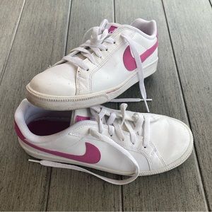Nike Court Majestic women’s white and pink